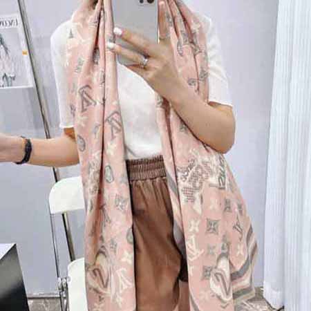 Louis Vuitton路易威登超棒質量 氣質優雅的羊絨LV披肩