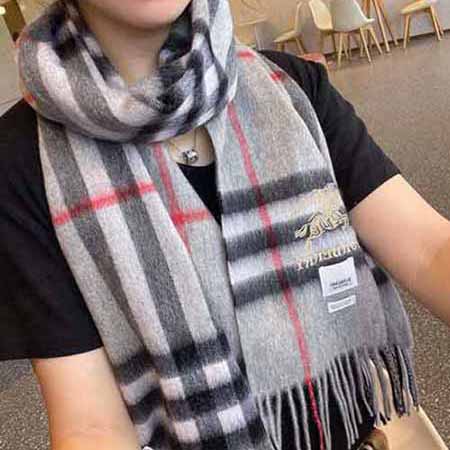 巴寶莉女士毛圍巾，萬年經典巴格戰(zhàn)馬系列小圍巾！