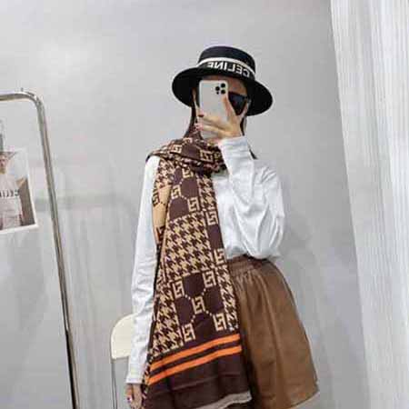 FENDI羊絨毛圍巾女冬季大品牌百搭高等感兩用圍脖