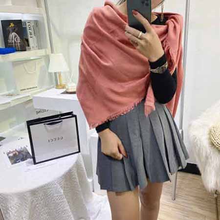 GUCCI古奇秋冬羊毛圍巾，高貴的G家圖案雙面方巾