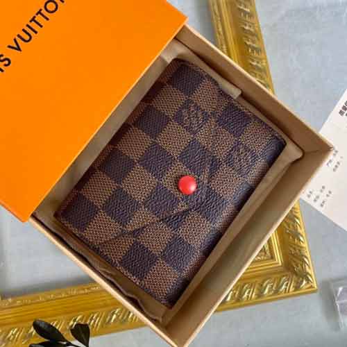 LV粉色老花短款錢包：少女感爆棚