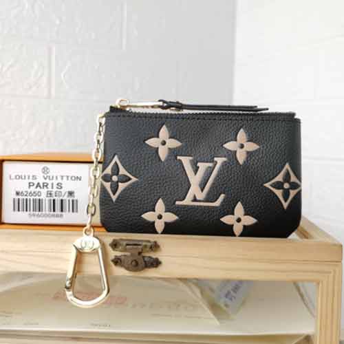 路易威登原版Damier帆布小皮包，輕巧實用，金屬配件閃亮奪目！