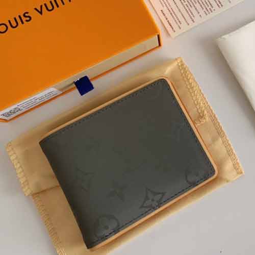 路易威登Monogram Titanium錢夾，探索太空靈感，