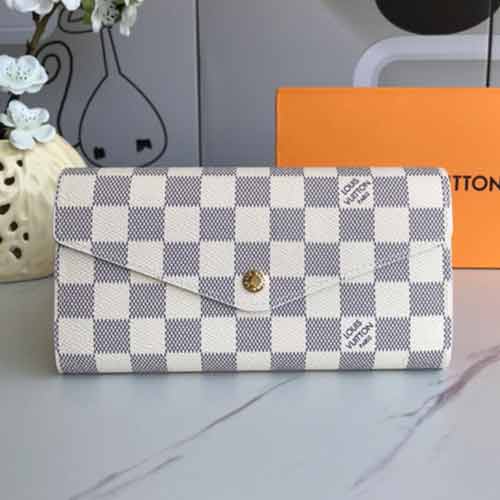 原版路易威登信封式錢夾，精巧內部設計，多樣口袋信用卡槽。