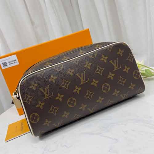 LV老花系列時尚經典Dopp盥洗包M4