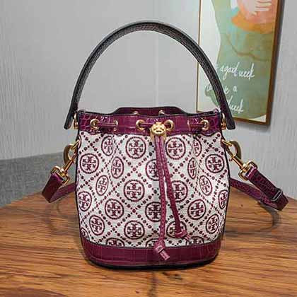 TORY BURCH Monogram秋冬季鱷魚紋新抽繩水桶包