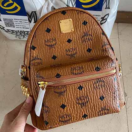 MCM經典小號杏色鉚釘雙肩包 旅行通勤上