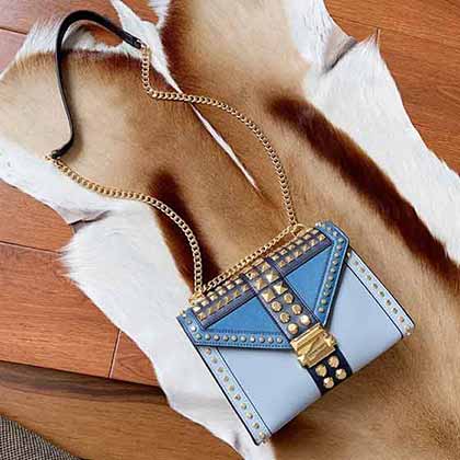 經典款女包品牌mk新的拼鉚釘信封鏈條包！