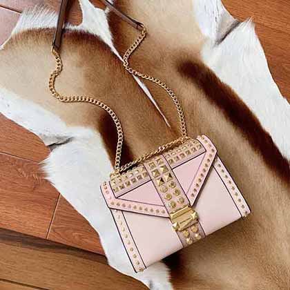 mk新經(jīng)典信封拼鉚釘鏈條包！